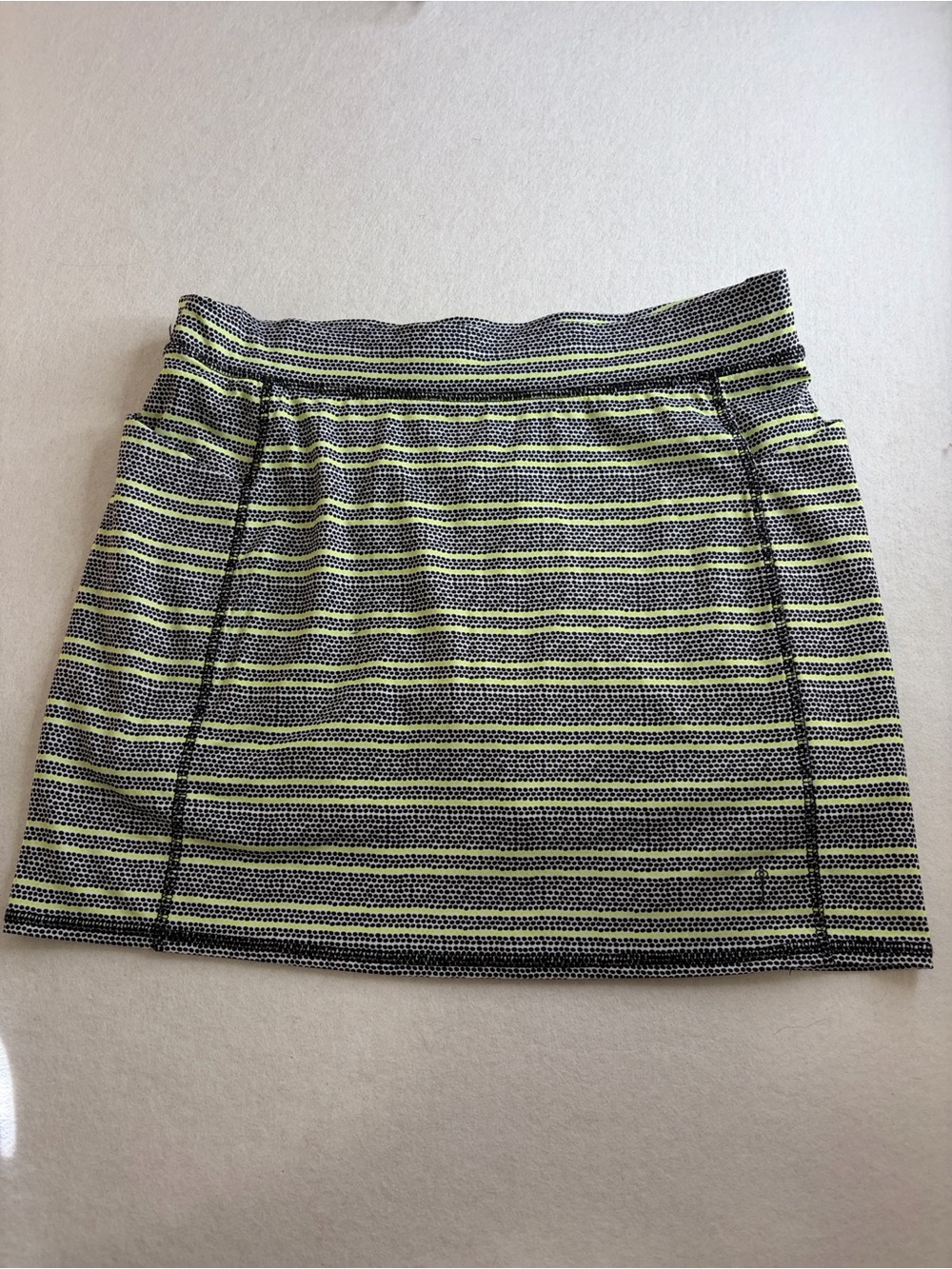 Belyn Key Striped Black and Green Skort Size medium